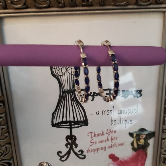 🎀Clearance🎀 .925 silver sapphire hoops. Double sided In-out Stones - Picture 3 of 9